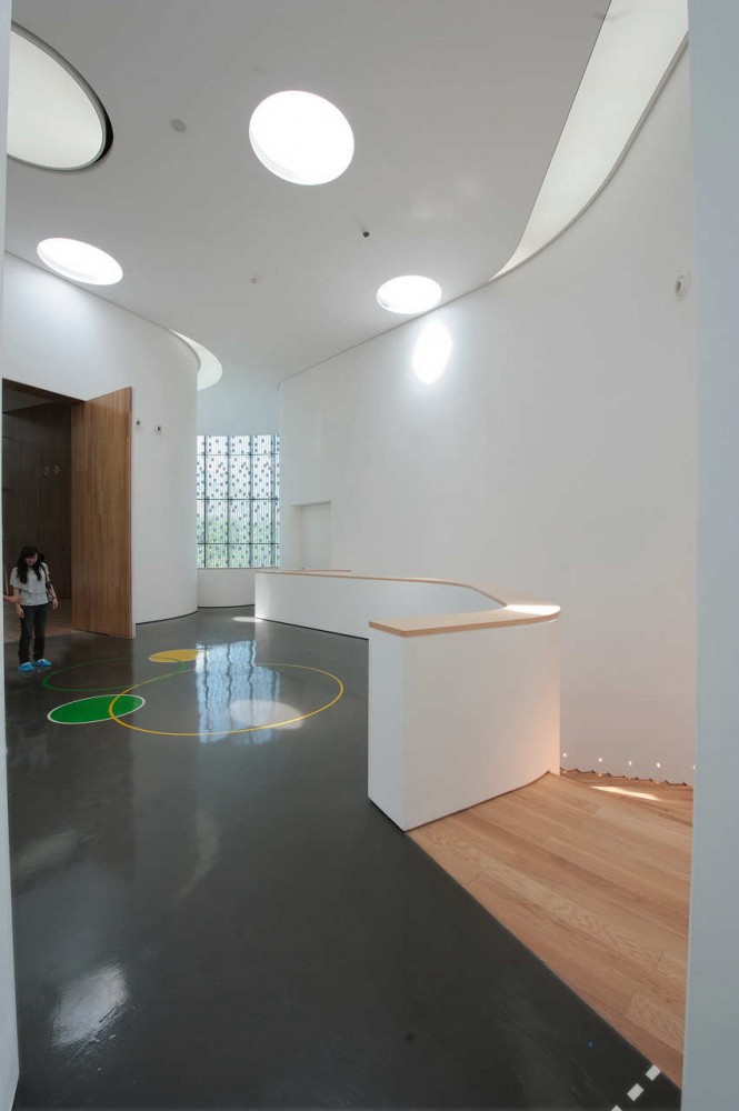 Nanshan Wedding Center / Urbanus