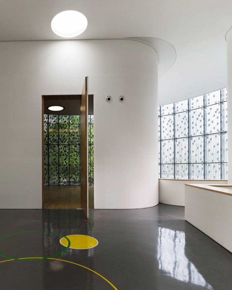 Nanshan Wedding Center / Urbanus