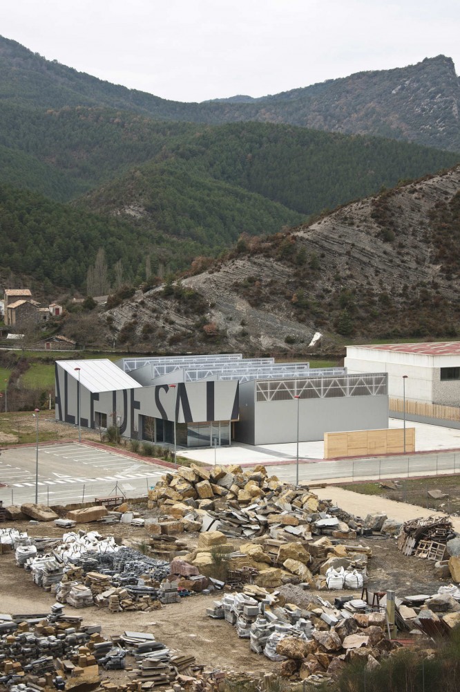 Multipurpose Centre Valle De Salazar / Gutiérrez – ​De La Fuente Arquitectos