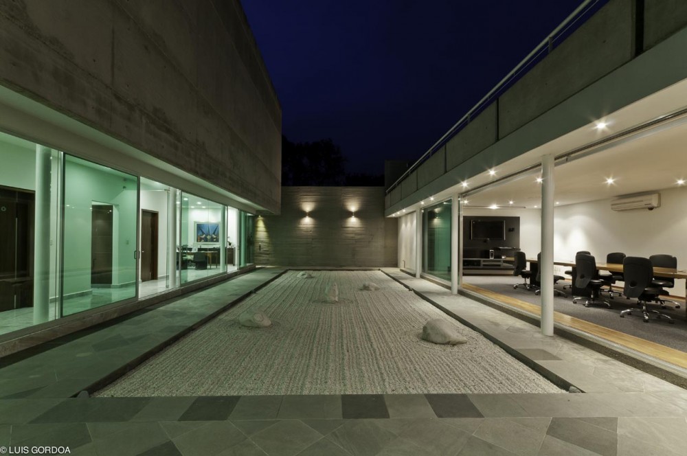 Dental Workshop / Fernando Cué González + Mauricio García Cué