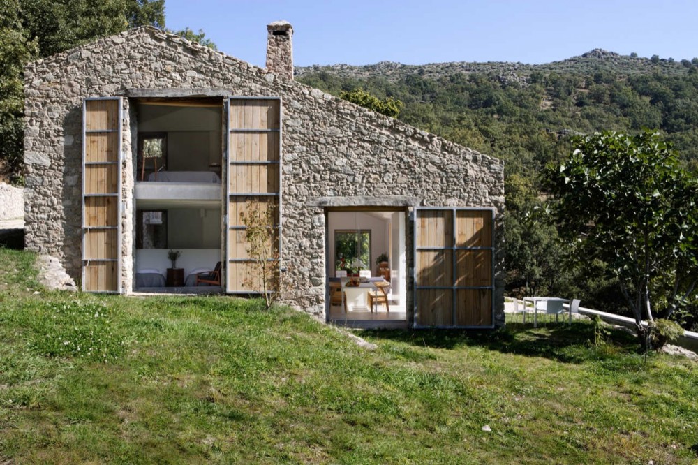 Estate In Extremadura / Ábaton Architects
