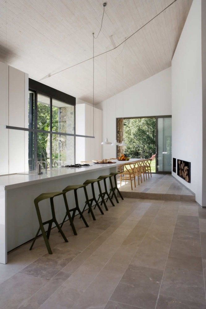 Estate In Extremadura / Ábaton Architects
