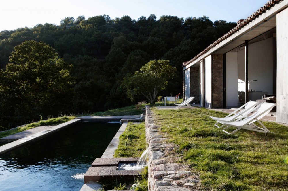 Estate In Extremadura / Ábaton Architects