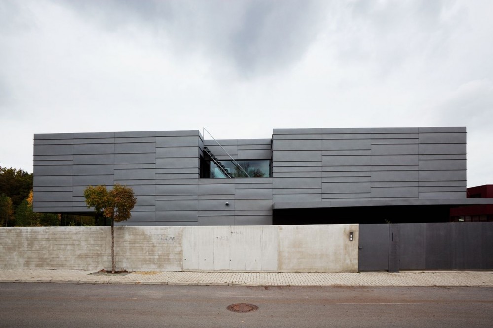 Family House In Kunratice / Aulík Fišer Architects