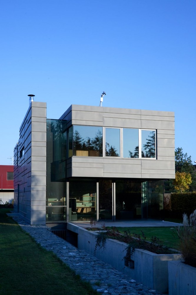 Family House In Kunratice / Aulík Fišer Architects