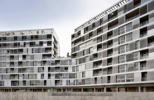 Building Of 112 Flats Expo 2008 / Basilio Tobias