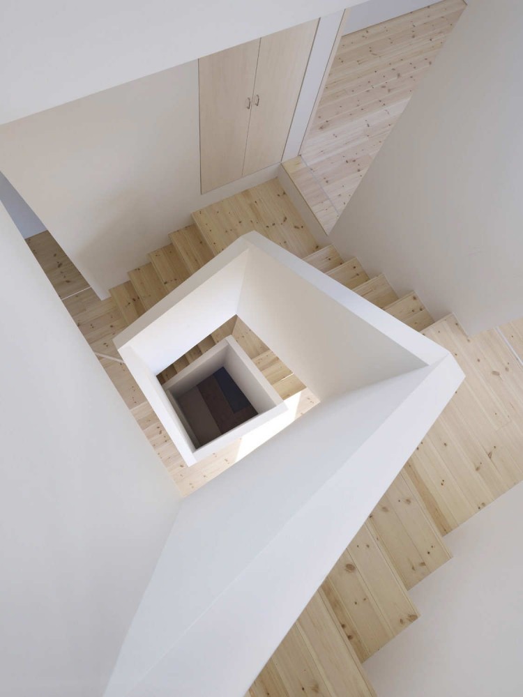 House In Aoto / High Land Design