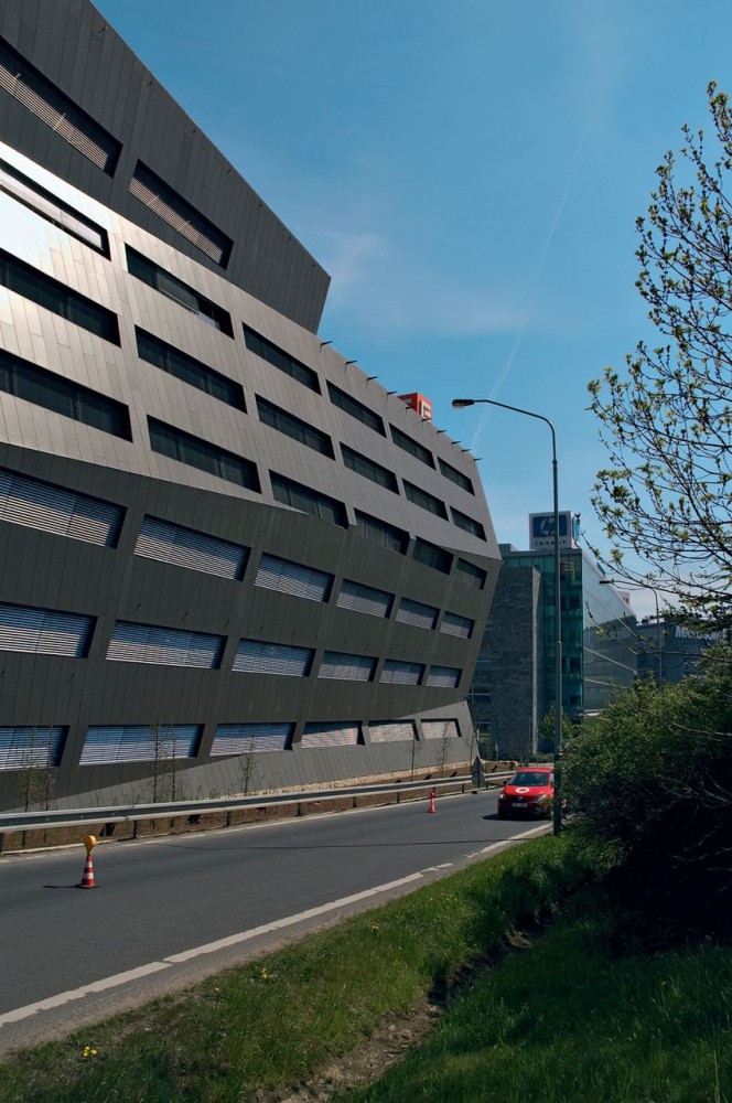 Office Building E / Aulík Fišer Architects