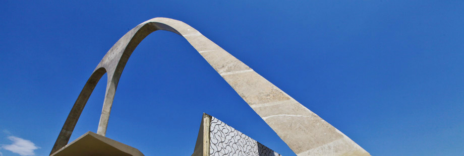 Rio Carnival 2012 kicks off in Oscar Niemeyer’s newly renovated Sambadrome