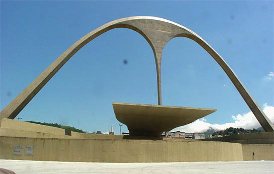 Rio Carnival 2012 kicks off in Oscar Niemeyer’s newly renovated Sambadrome