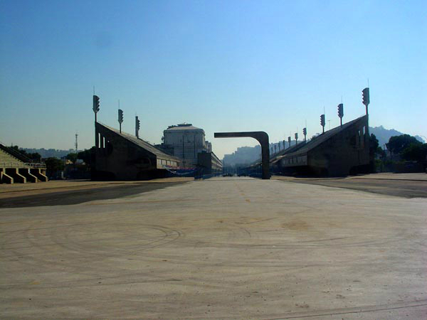 Rio Carnival 2012 kicks off in Oscar Niemeyer’s newly renovated Sambadrome