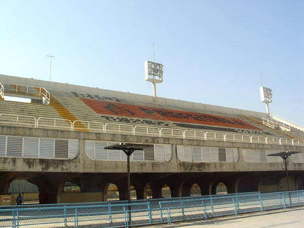 Rio Carnival 2012 kicks off in Oscar Niemeyer’s newly renovated Sambadrome