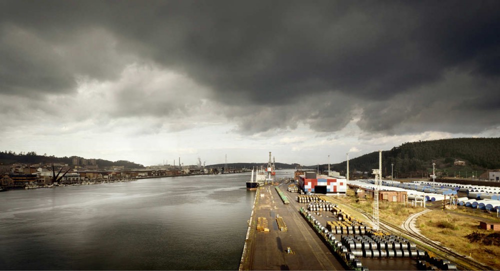 Docks In Aviles Port / [baragaño]