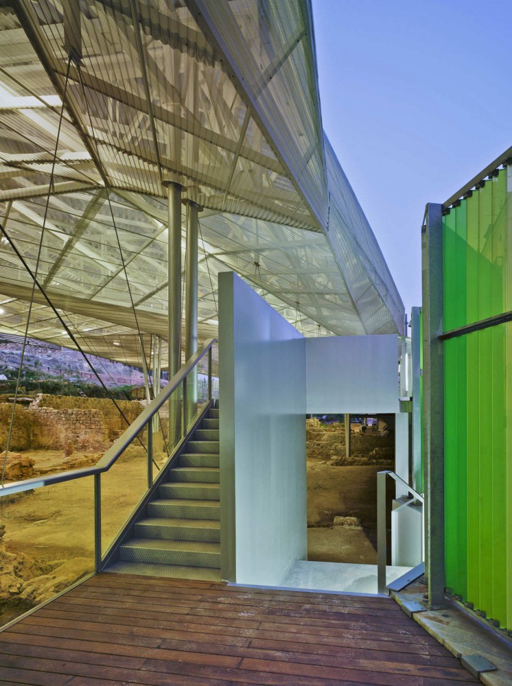 Deck Over A Roman Site / Amann-Canovas-Mauri