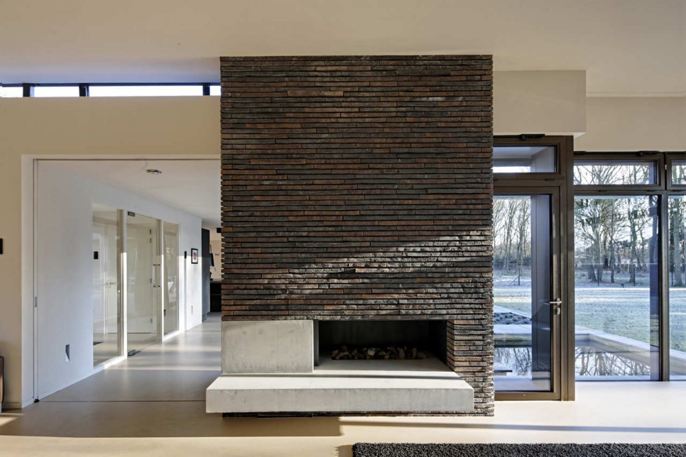 House At The Edge Of A Forest / Hilberink Bosch Architects