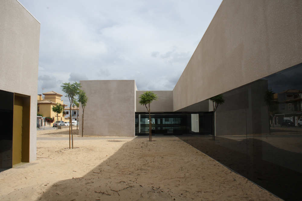 Sports Pavilion In Cadiz / EDDEA