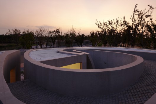 Spiral Gallery / Atelier Deshaus (19)