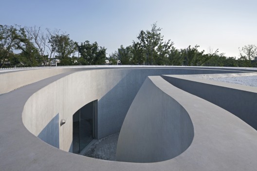 Spiral Gallery / Atelier Deshaus (18)