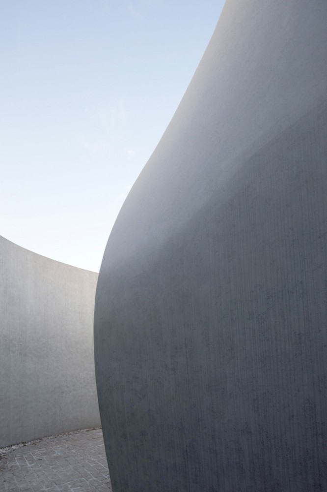 Spiral Gallery / Atelier Deshaus