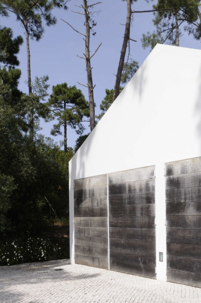 House In Banzao / Frederico Valsassina Arquitecto