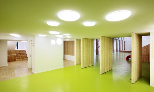 Refurbishment Of An Old Marketplace / Miquel Marine Núñez, Cesar Rueda Boné/