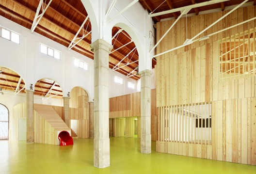 Refurbishment Of An Old Marketplace / Miquel Marine Núñez, Cesar Rueda Boné/