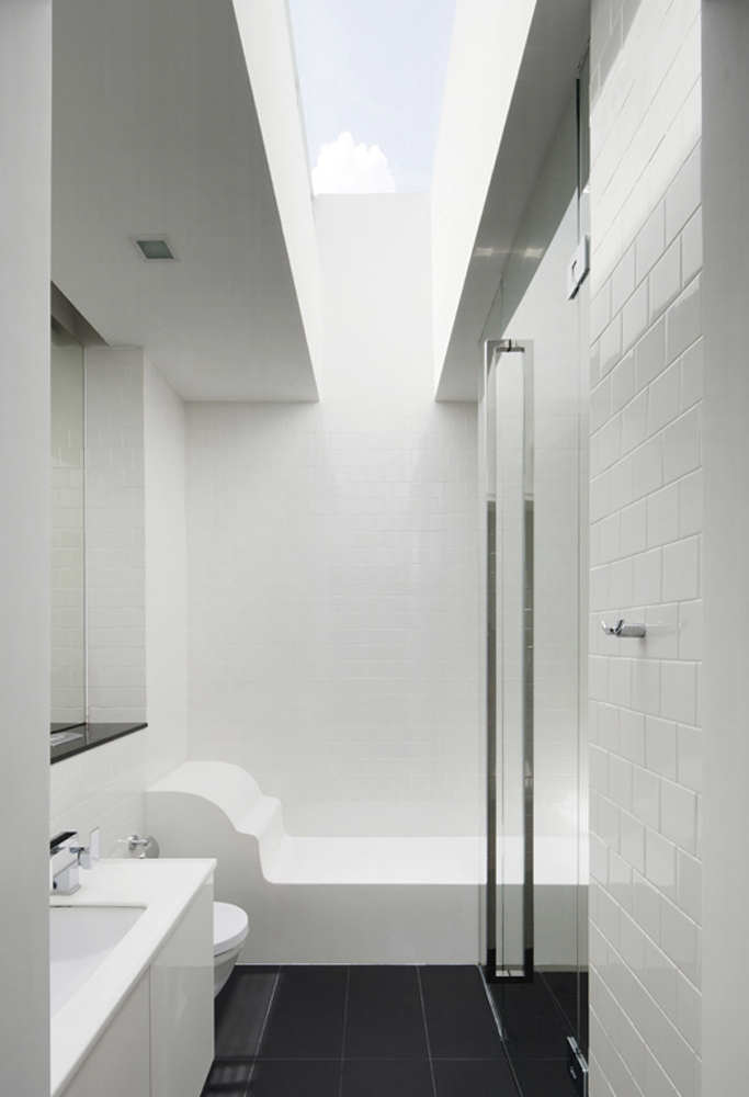 Black & White House / Formwerkz Architects
