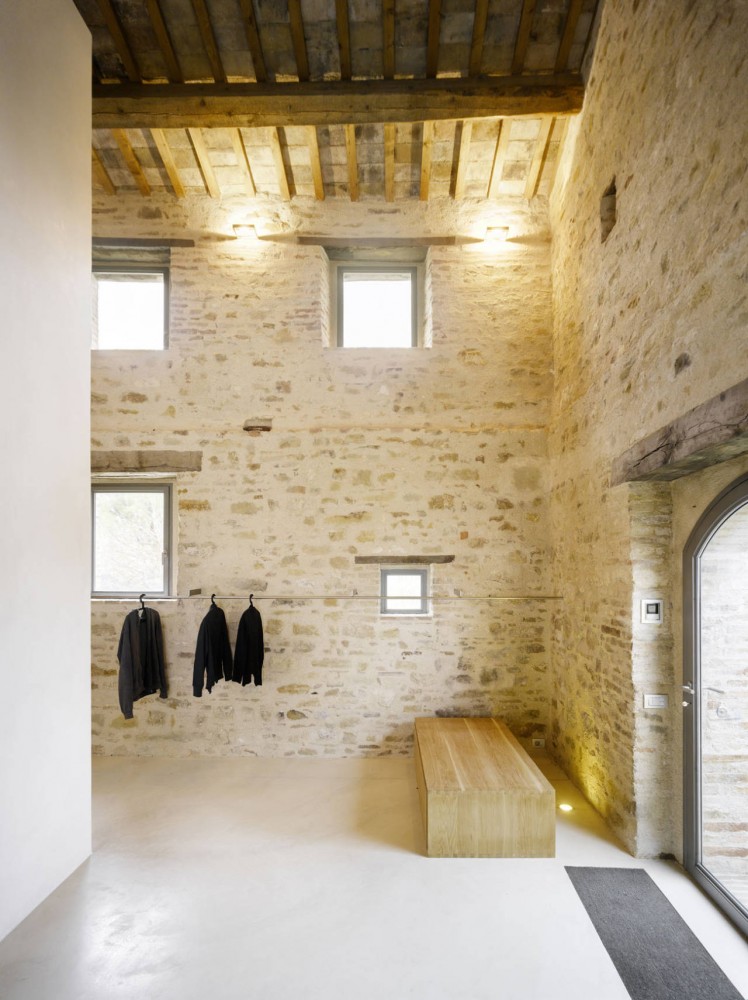 House Renovation In Treia / Wespi de Meuron