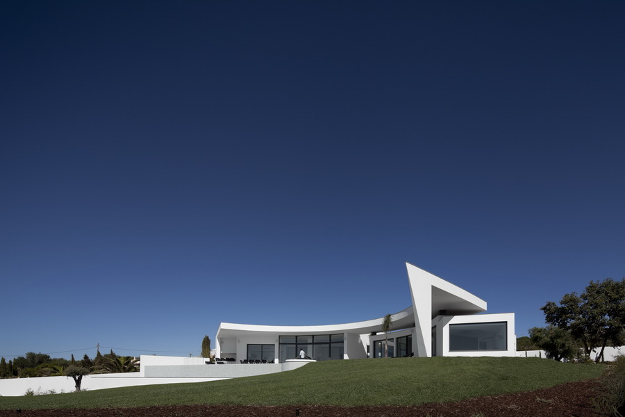 House Colunata / Mario Martins