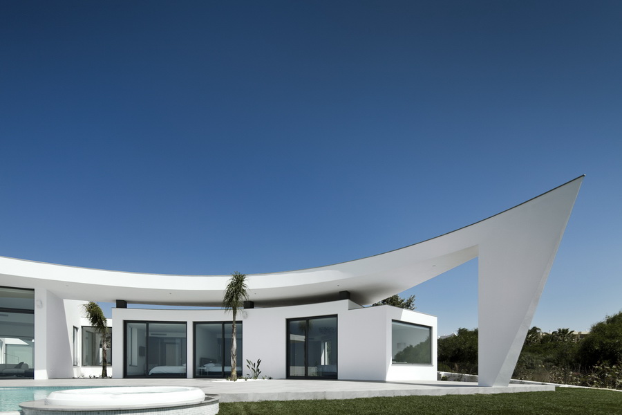 House Colunata / Mario Martins