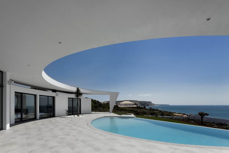 House Colunata / Mario Martins