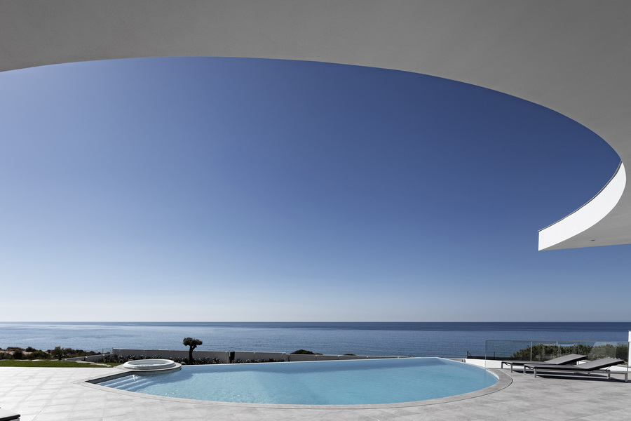 House Colunata / Mario Martins