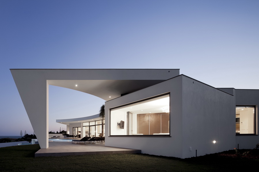 House Colunata / Mario Martins