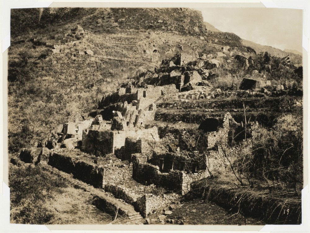 Alturas de Macchu Picchu: Martín Chambi – Álvaro Siza at work