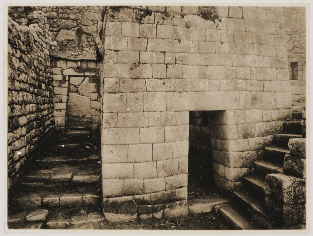 Alturas de Macchu Picchu: Martín Chambi – Álvaro Siza at work