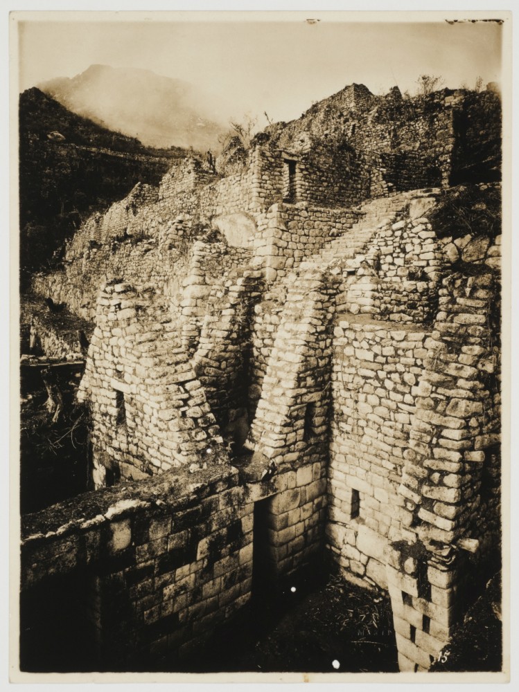 Alturas de Macchu Picchu: Martín Chambi – Álvaro Siza at work