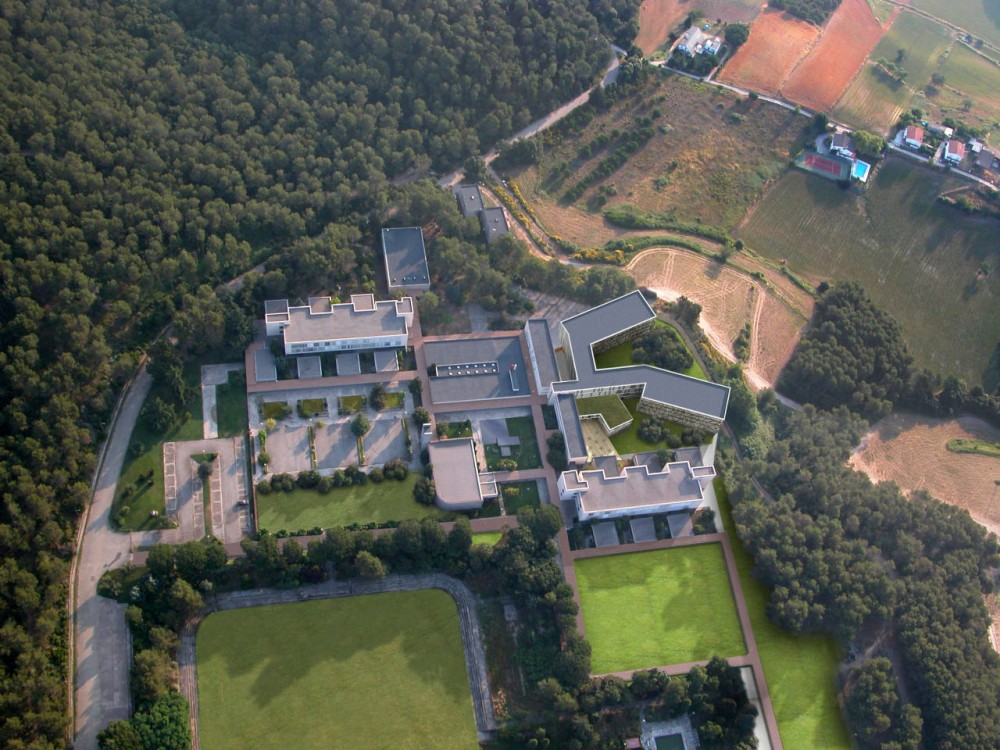 Telefonica Corporate University In Parc de Bell-llo /​ Batlle & Roig Architects