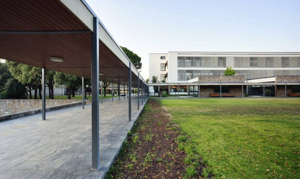 Telefonica Corporate University In Parc de Bell-llo /​ Batlle & Roig Architects