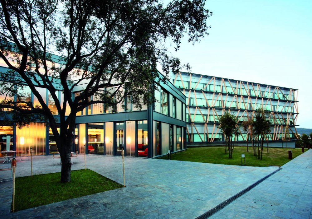 Telefonica Corporate University In Parc de Bell-llo /​ Batlle & Roig Architects