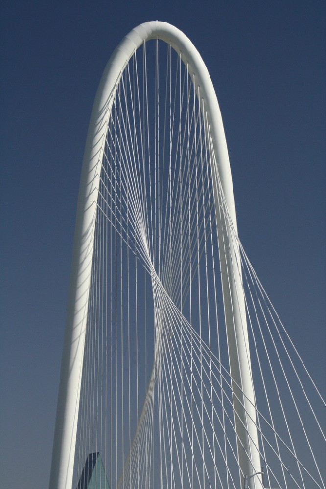 Thousands celebrate Santiago Calatrava’s new Dallas Bridge