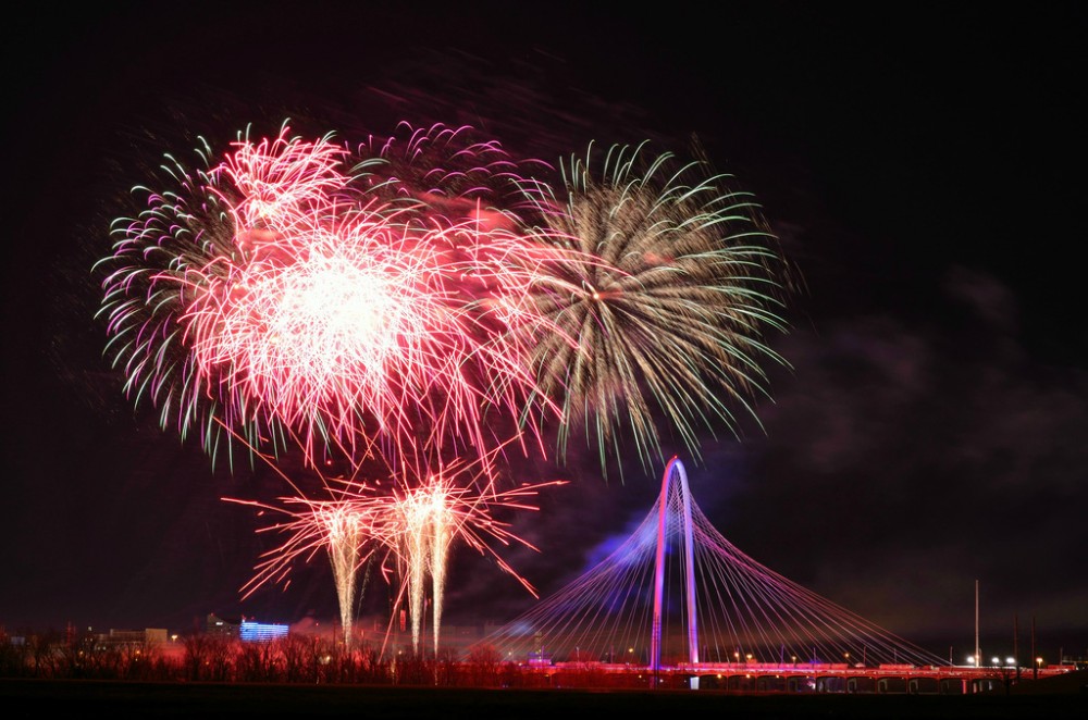 Thousands celebrate Santiago Calatrava’s new Dallas Bridge