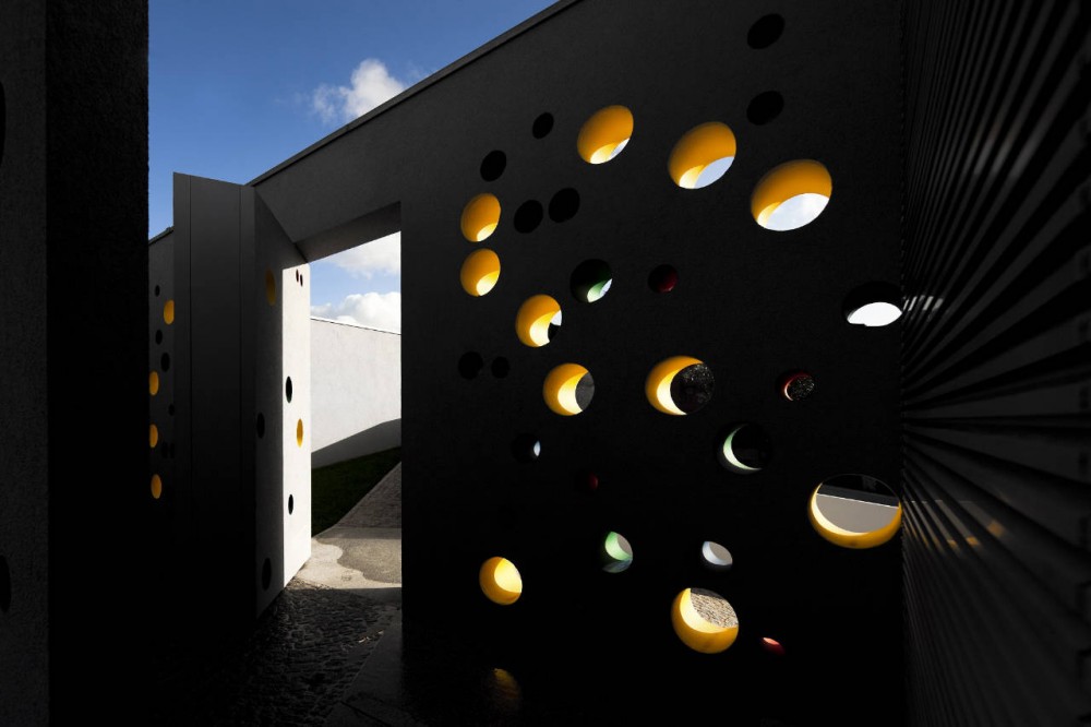 House In Souto / Nelson Resende