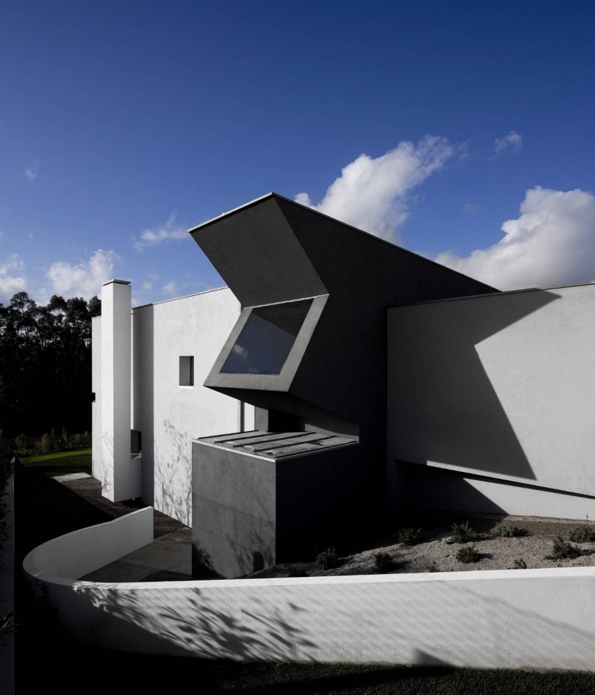 House In Souto / Nelson Resende