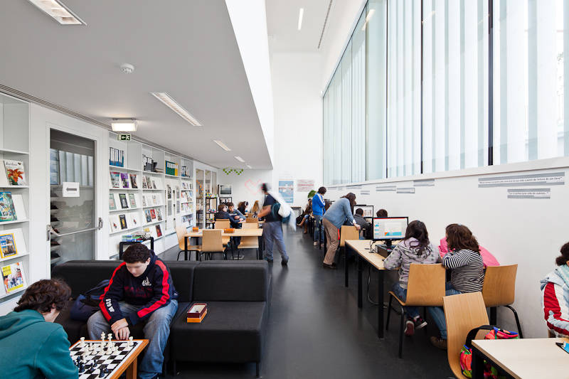 Modernisation of Sebastião da Gama School / RCJV