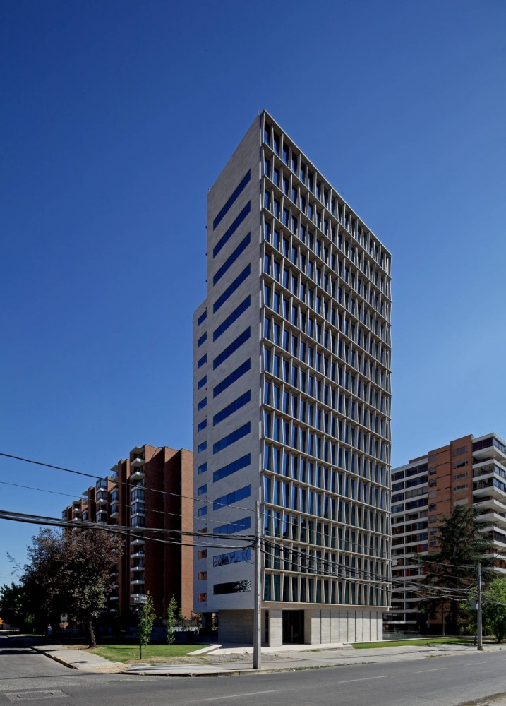 Office Building in Los Militares Street / Mobil Arquitectos + ​Cruz & Browne Arquitectos