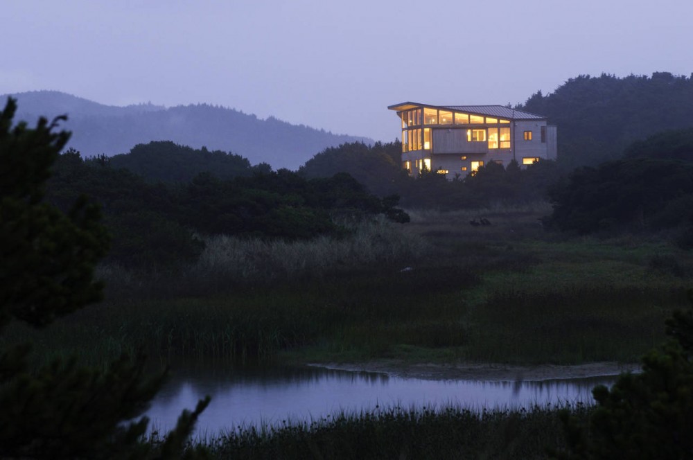 Coastal Residence / Boora Architects