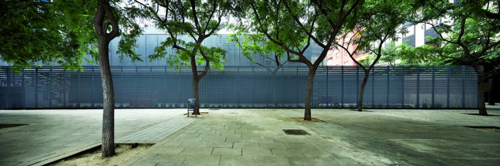 Nursery in the Jardines De Malaga / Batlle i Roig Architectes