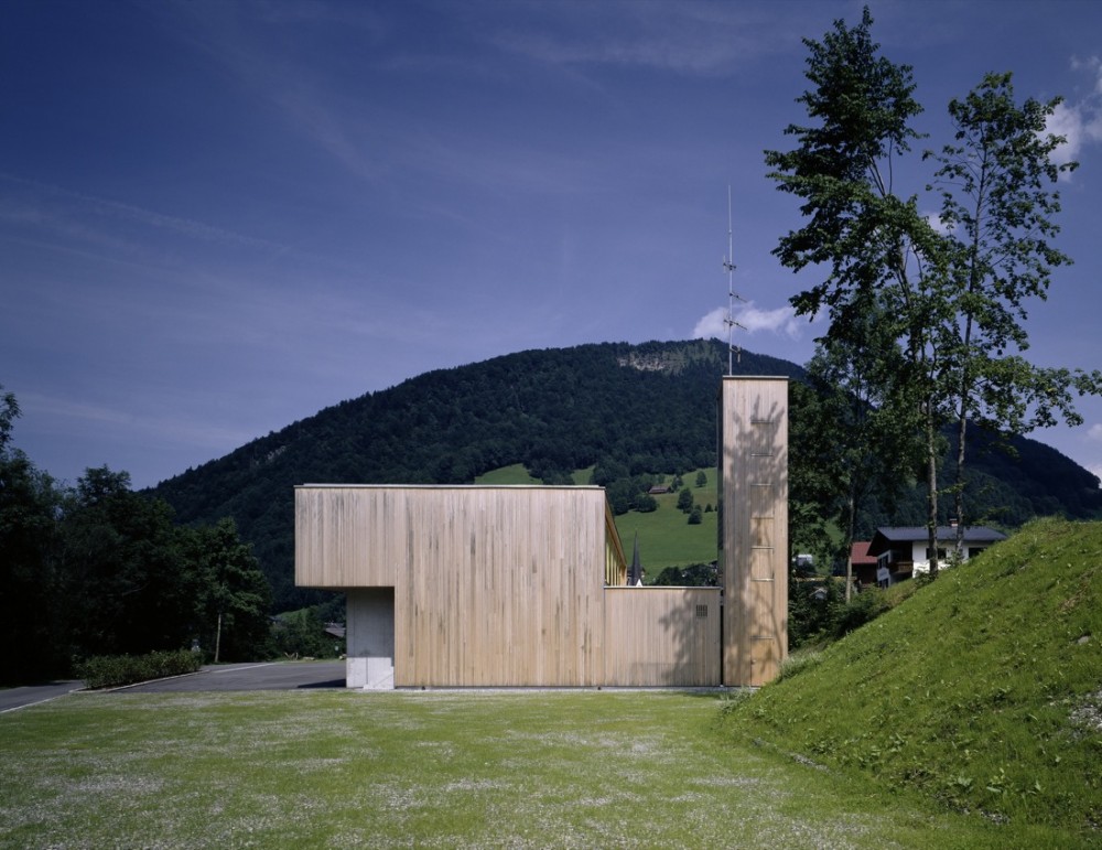 Fire Station and Mountain Rescue Building / Dietrich | Untertrifaller Architekten