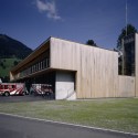 Fire Station And Mountain Rescue Building / Dietrich Untertrifaller Stäheli Architekten Fire Station And Mountain Rescue Building / Dietrich Untertrifaller Stäheli Architekten © Bruno Klomfar