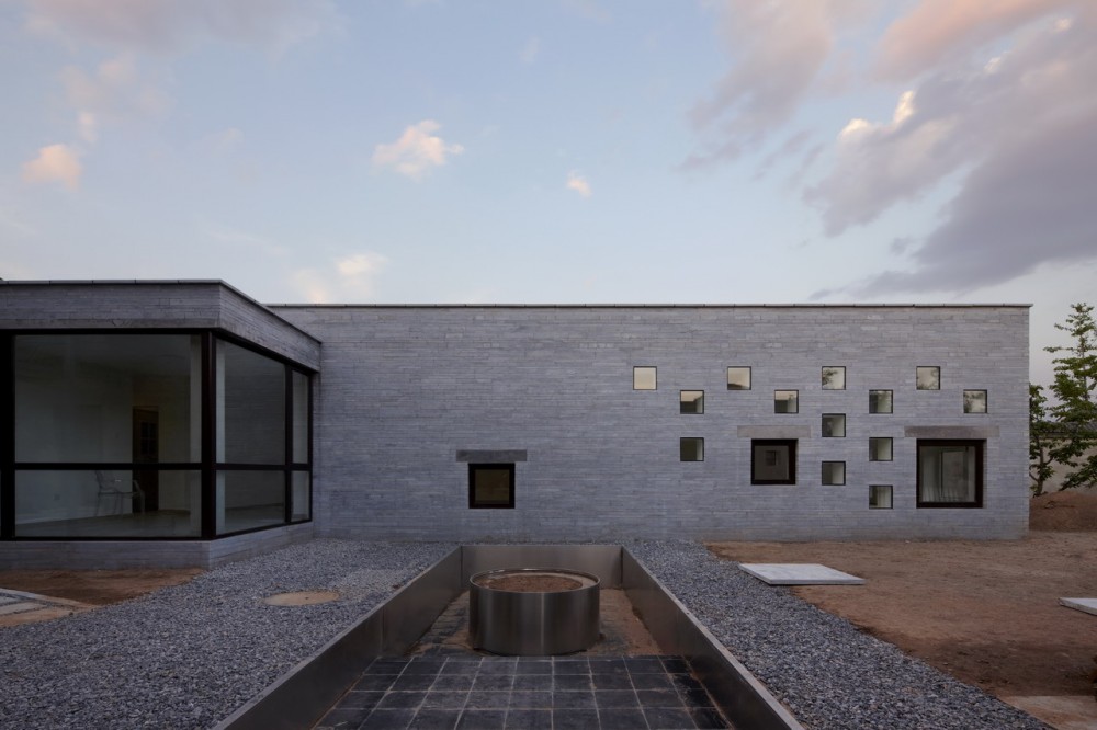 Pool At Fragrant Hill / Zephyr Architects
